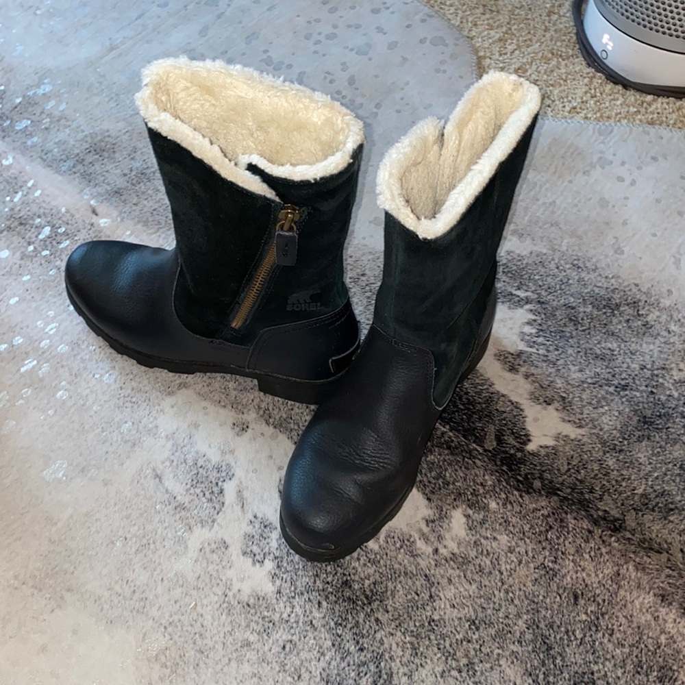 Like new sorel snow boots